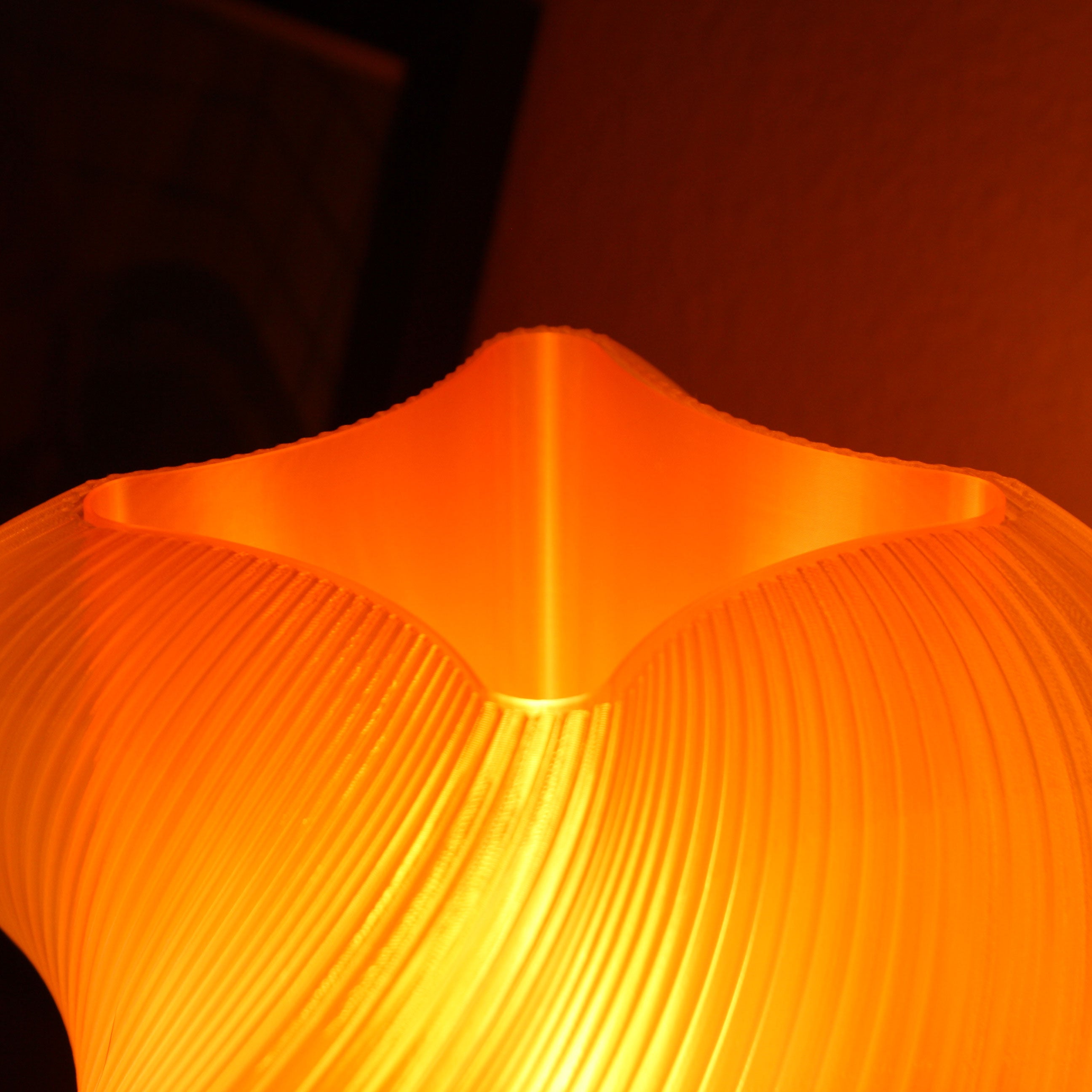 Ivax Spiral Table Lamp