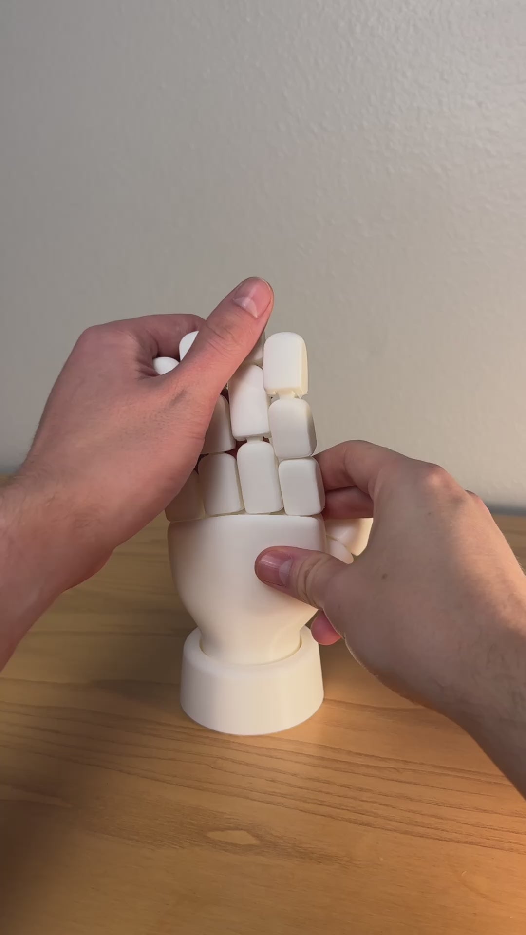 🖐️ Articulated 3D-Printed Flexi Hand — Poseable Desk Decor