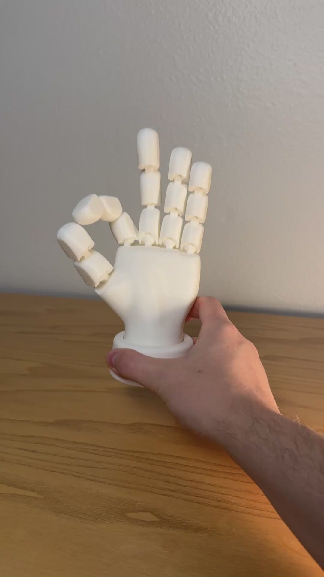 🖐️ Articulated 3D-Printed Flexi Hand — Poseable Desk Decor