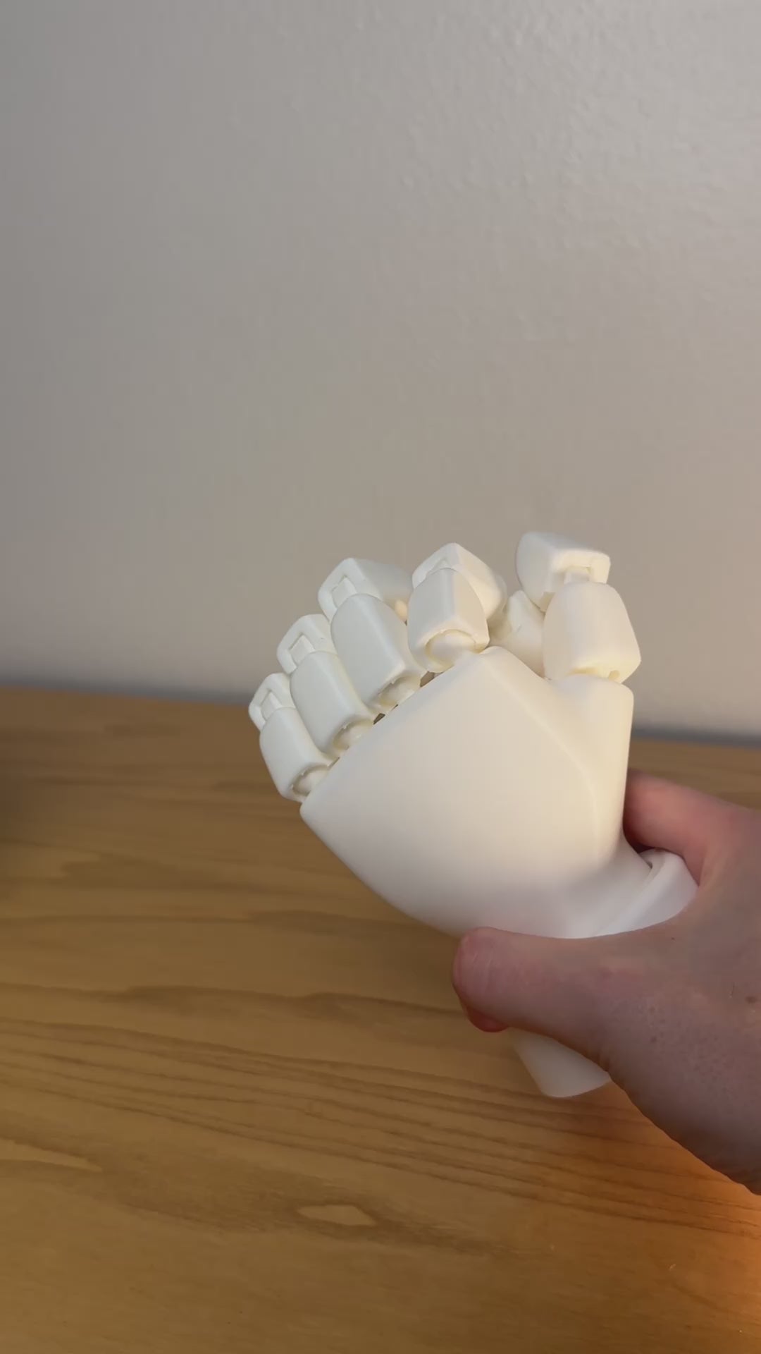 🖐️ Articulated 3D-Printed Flexi Hand — Poseable Desk Decor